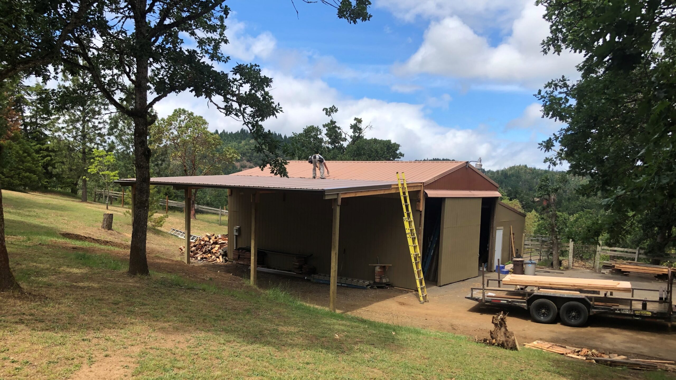 Pole shelter with open sides